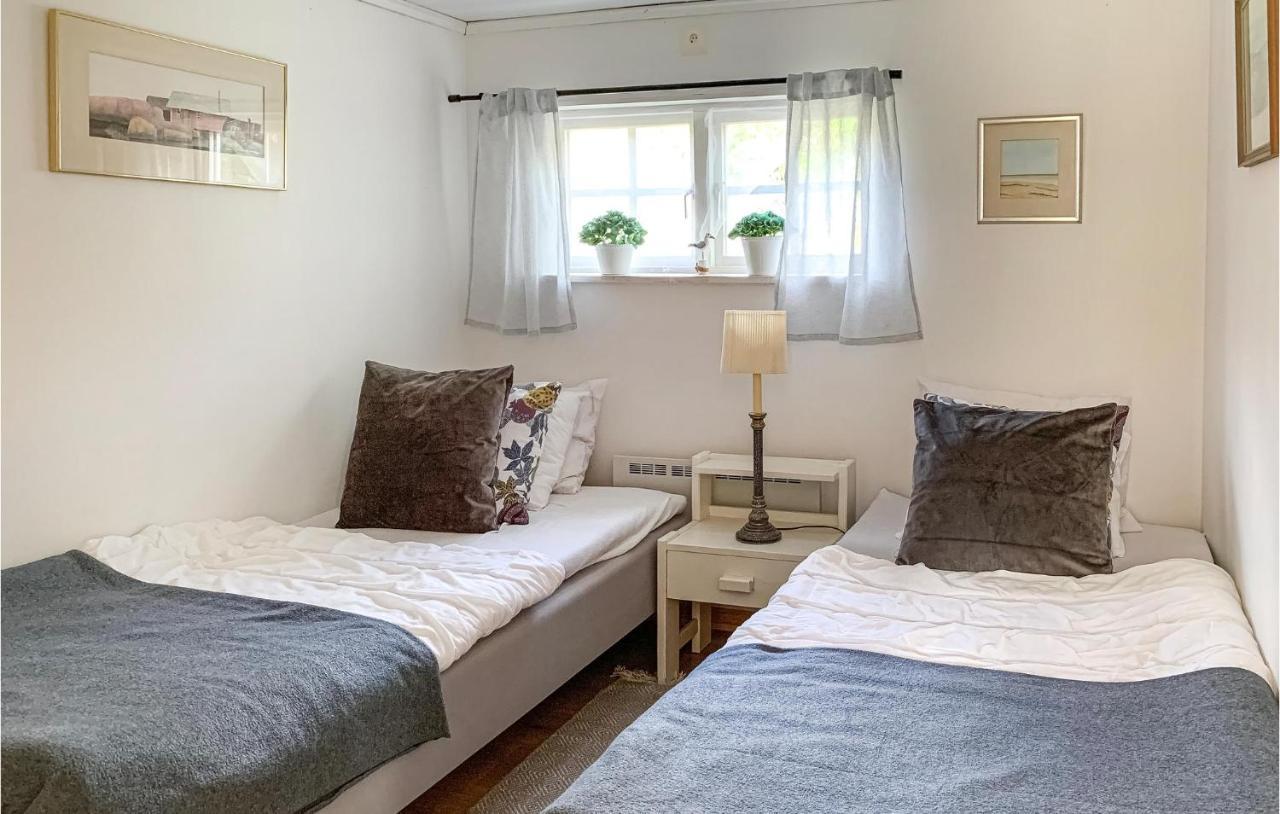 2 Bedroom Awesome Home In Vaestervik מראה חיצוני תמונה